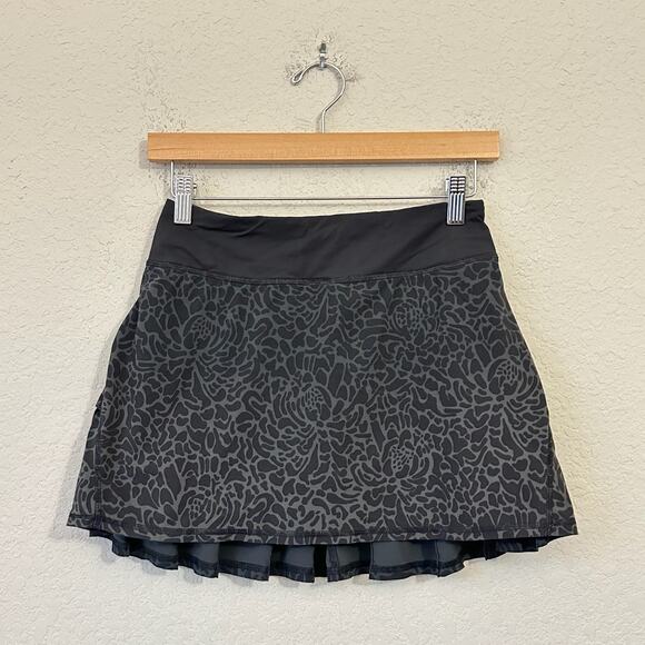 LULULEMON Run Pace Setter Skirt Skort Black Petal Camo Printed Sports - Picture 1 of 9